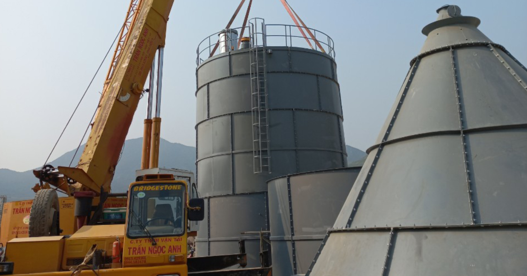 Cẩu Silo nhà máy xi măng