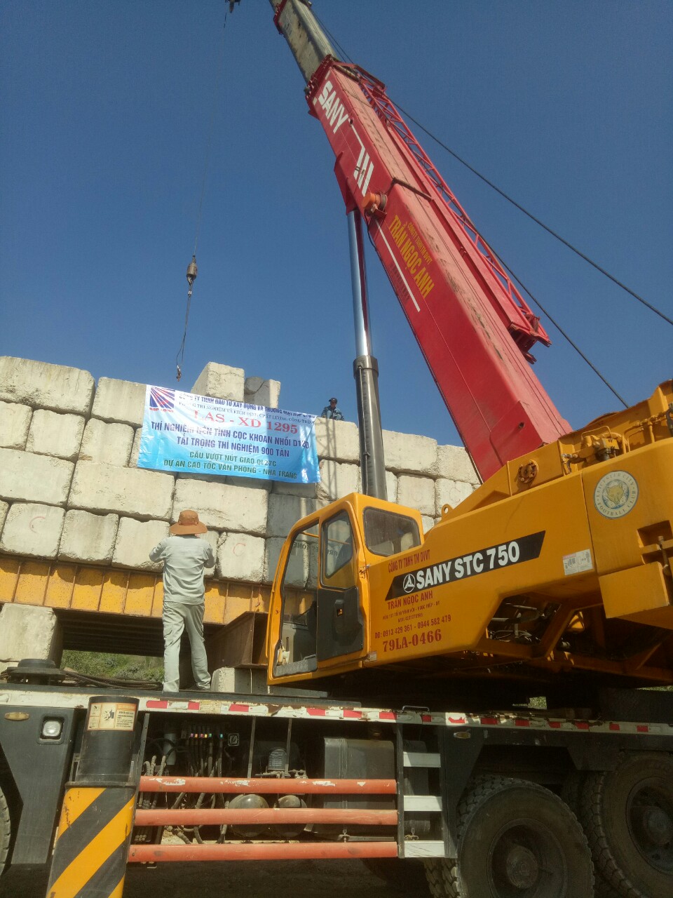 Cẩu thử tải cao tốc Vân Phong Nha Trang