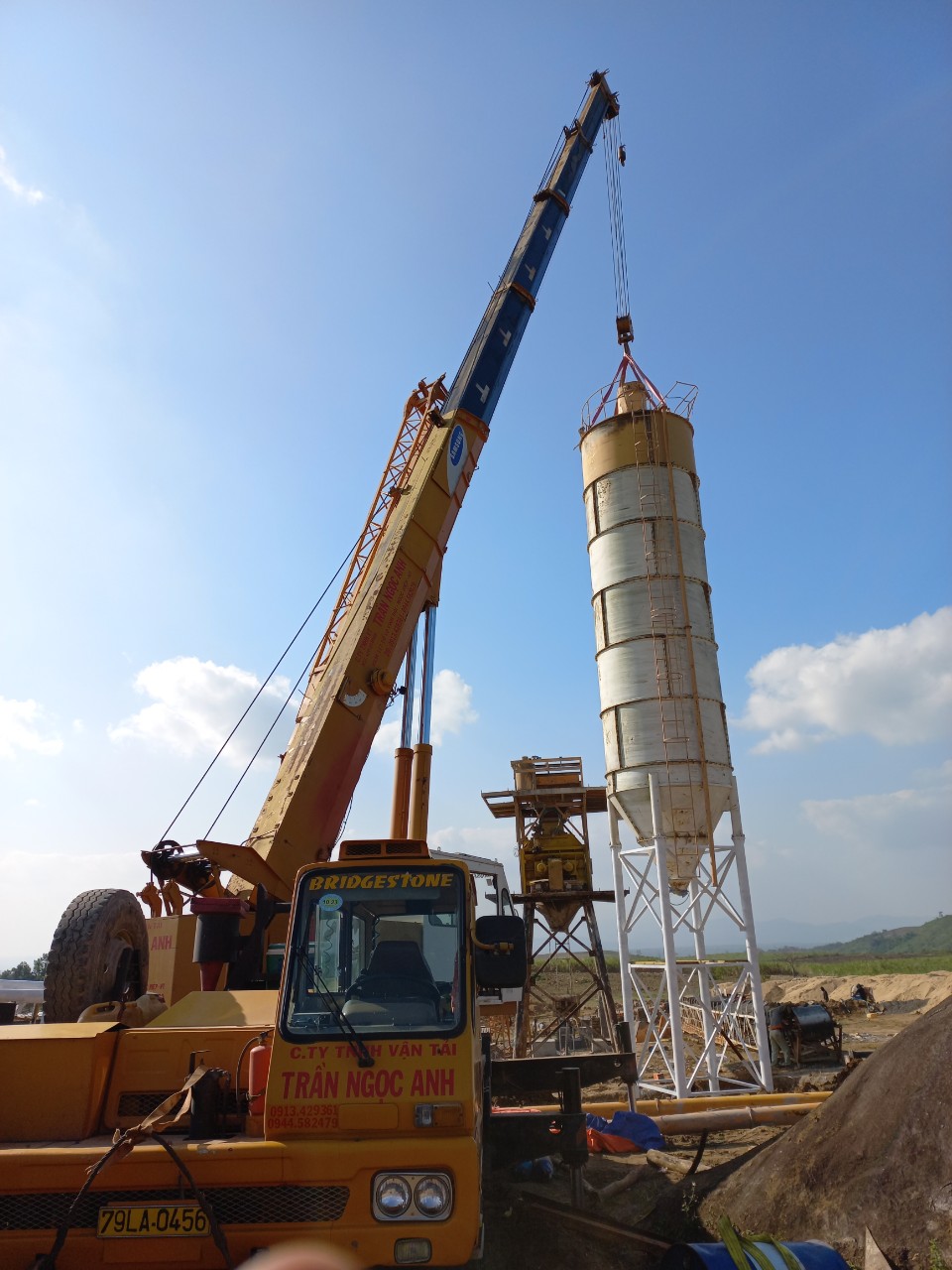 Cẩu trạm trộn bê tông Cư Prao Đắc Lắc