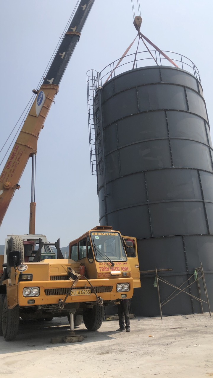 Cẩu ráp bồn xi măng